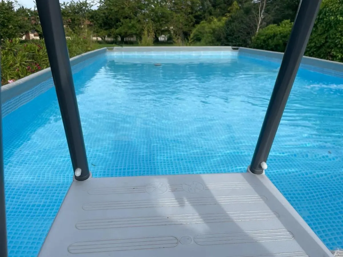 Maison A La Campagne Avec Piscine Hors Sol Saint-Germain-Nuelles Вилла